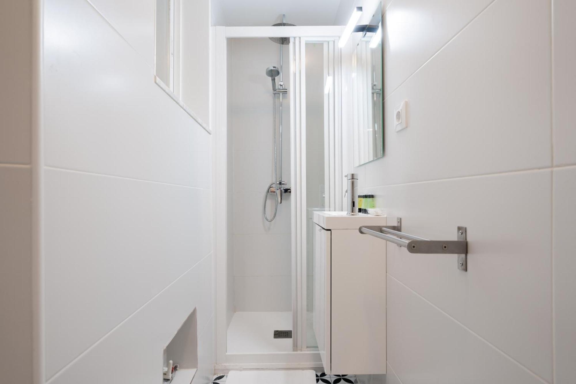 Apartamento En La Plaza De Lavapies Alquiler Temporal Madrid Exteriör bild