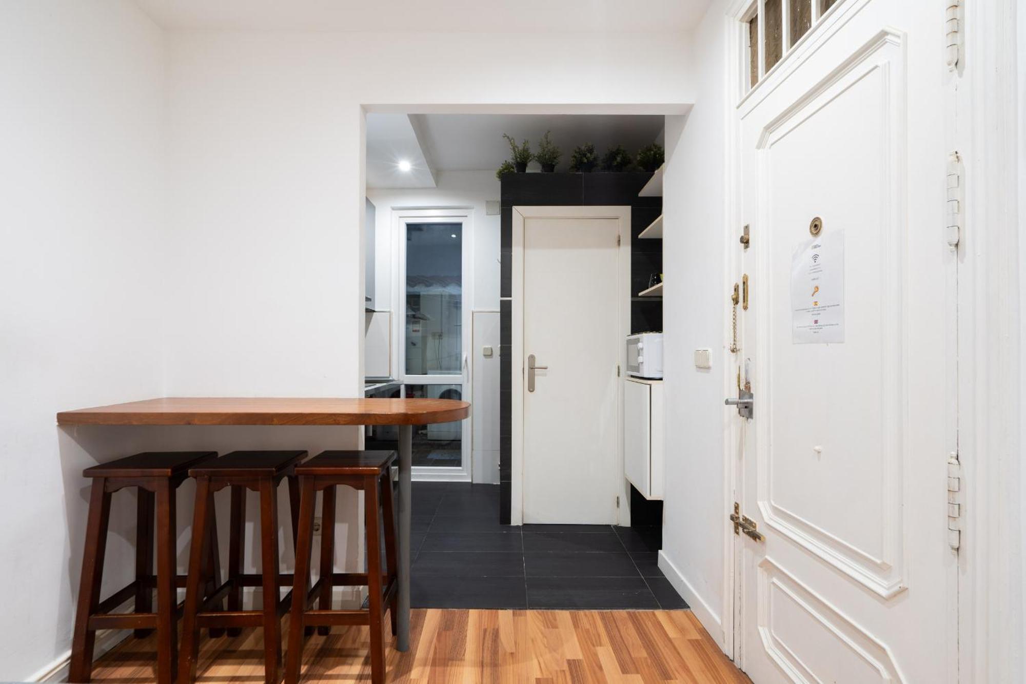Apartamento En La Plaza De Lavapies Alquiler Temporal Madrid Exteriör bild