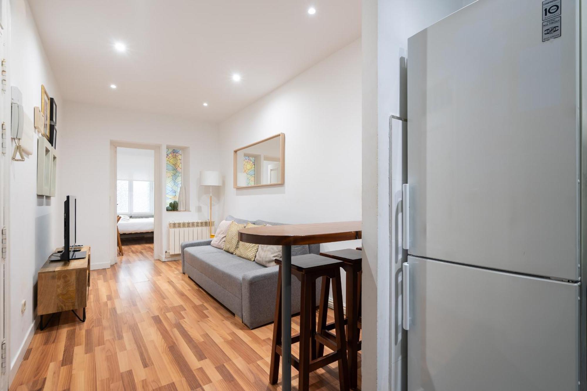 Apartamento En La Plaza De Lavapies Alquiler Temporal Madrid Exteriör bild