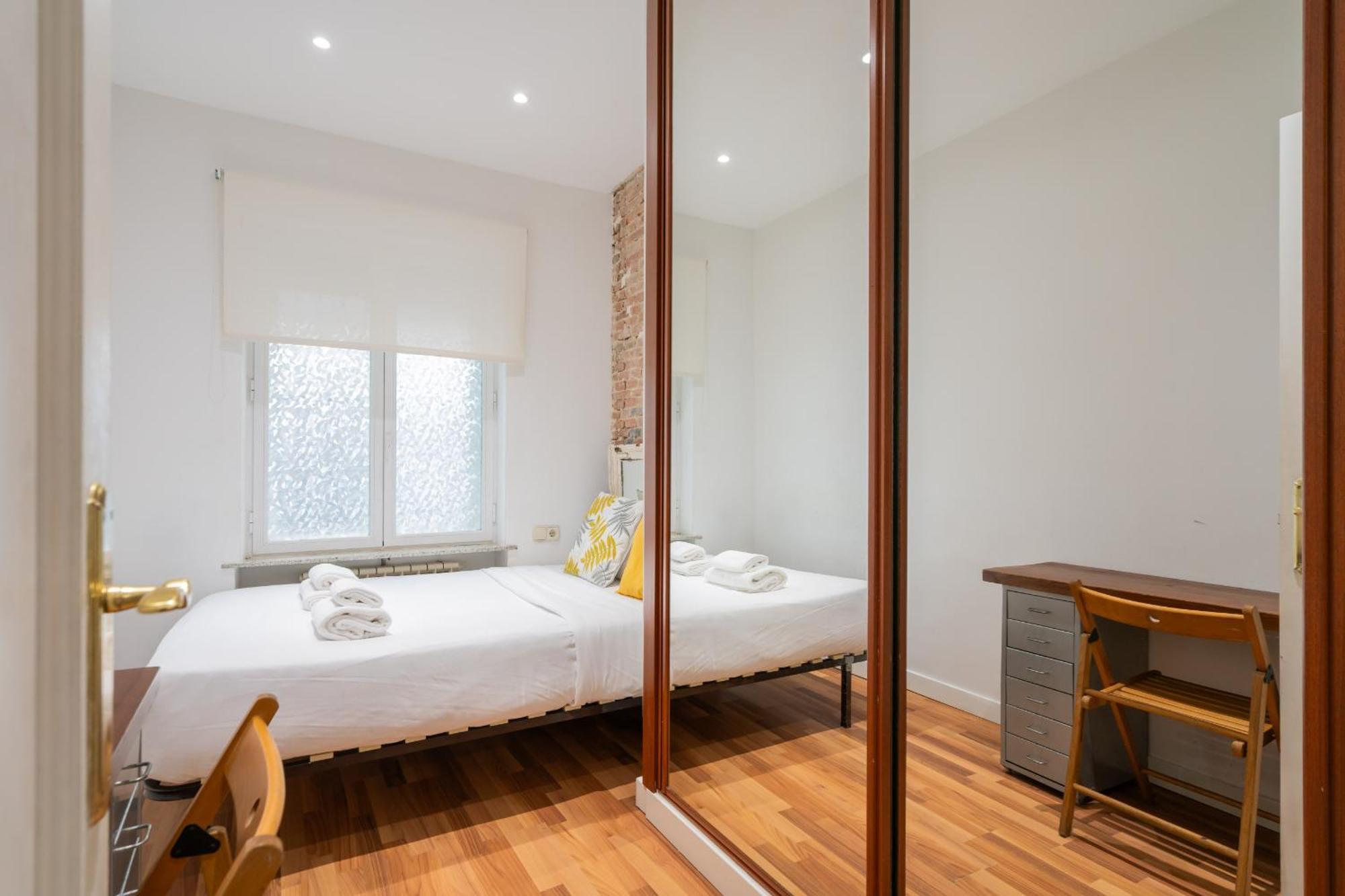 Apartamento En La Plaza De Lavapies Alquiler Temporal Madrid Exteriör bild