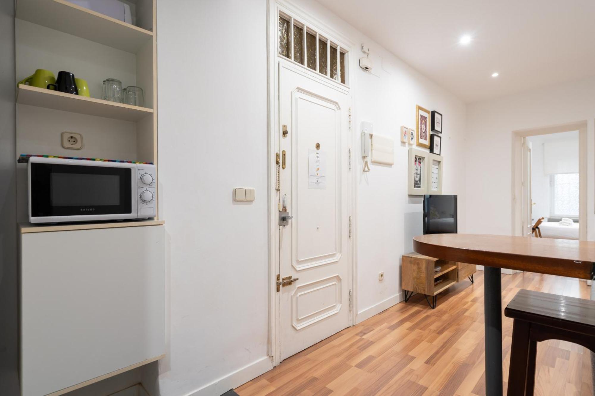 Apartamento En La Plaza De Lavapies Alquiler Temporal Madrid Exteriör bild