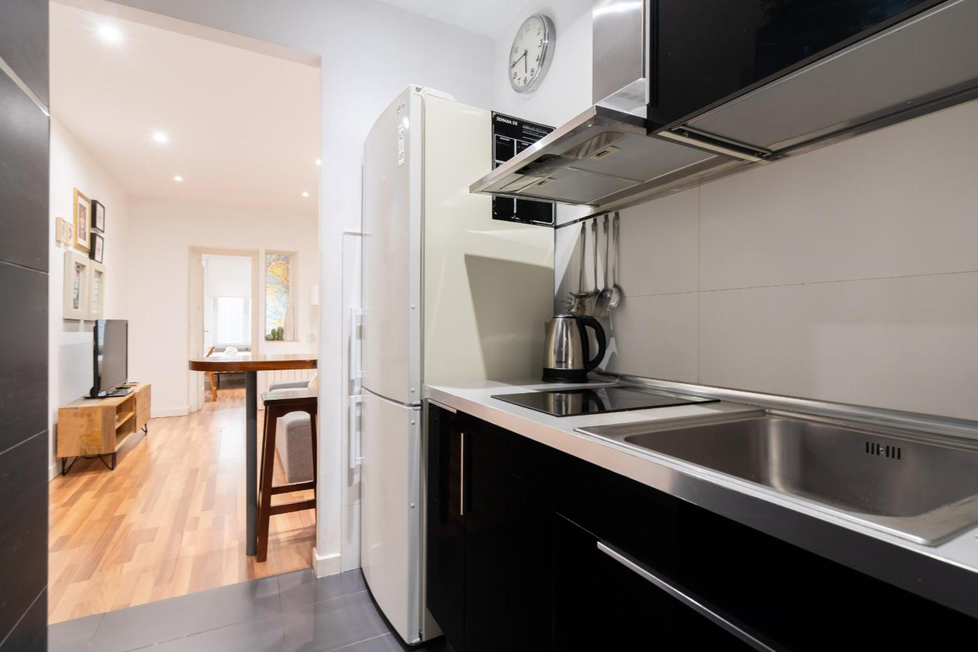 Apartamento En La Plaza De Lavapies Alquiler Temporal Madrid Exteriör bild