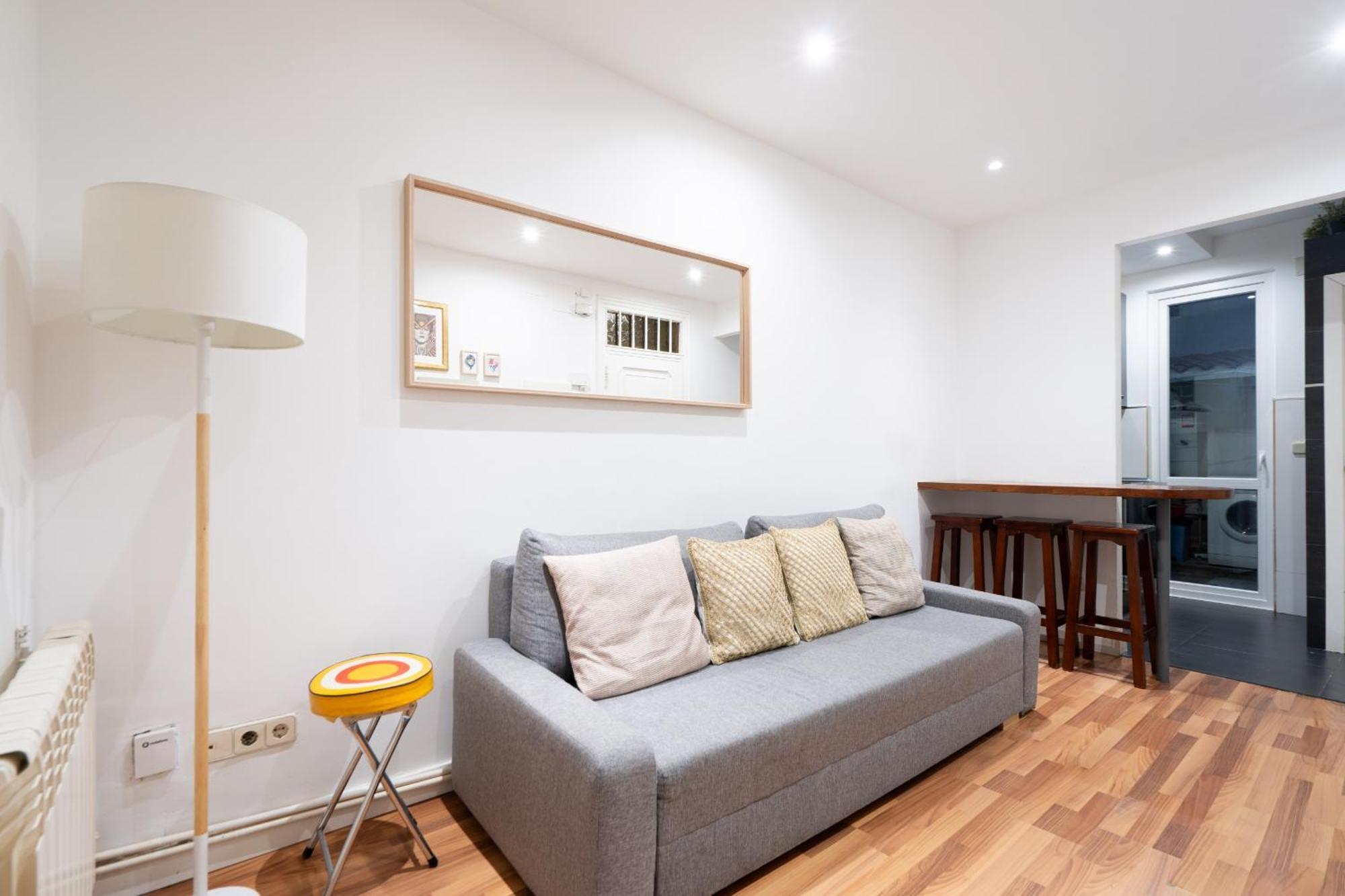 Apartamento En La Plaza De Lavapies Alquiler Temporal Madrid Exteriör bild