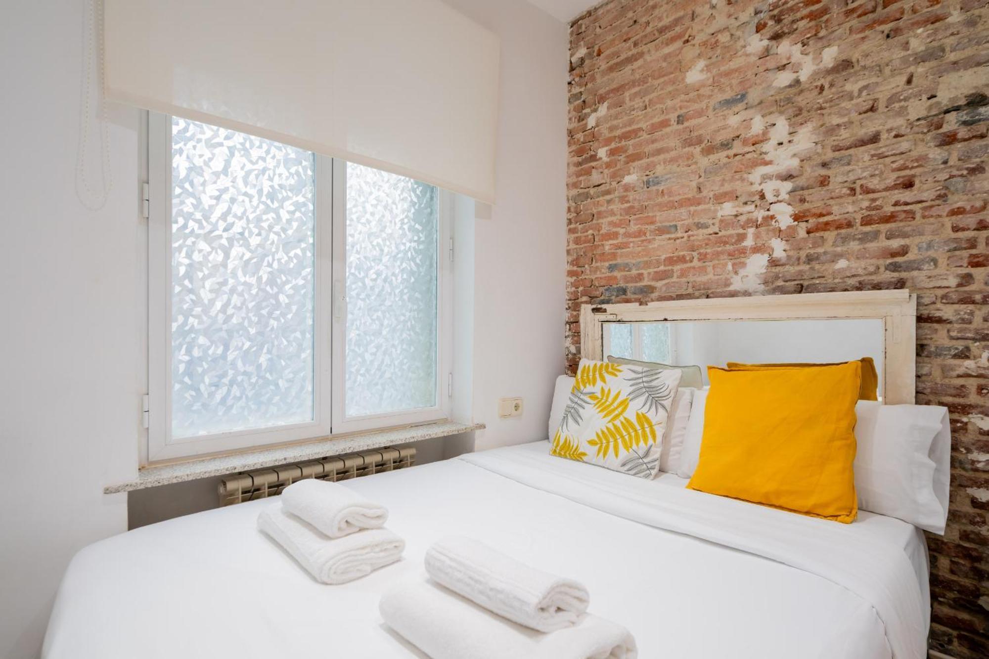 Apartamento En La Plaza De Lavapies Alquiler Temporal Madrid Exteriör bild